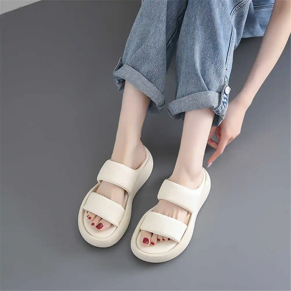 Size 39 Strips Summer Shoes Sa - High Tech Office Room avaliação e preço